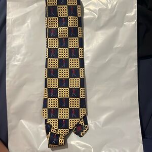 Tommy Hilfiger men’s navy yellow golf neck tie
